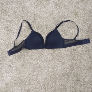 Like New LIVELY the all day deep V no wire bra
